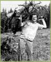 Andr Thomkins bei der Vorbereitung zur Waldplastik, 1956